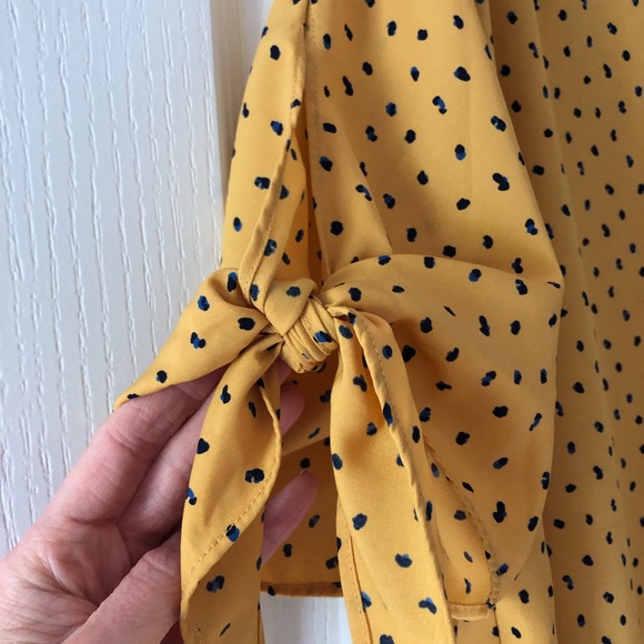 Olivia Gray Off Shoulder Tie Top - Picture 3 of 4